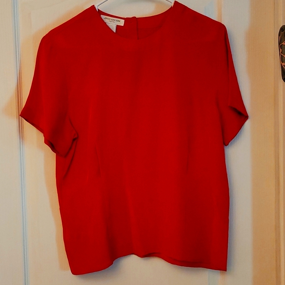LIKE NEW Vintage Jones New York Red Back Button Detail Blouse